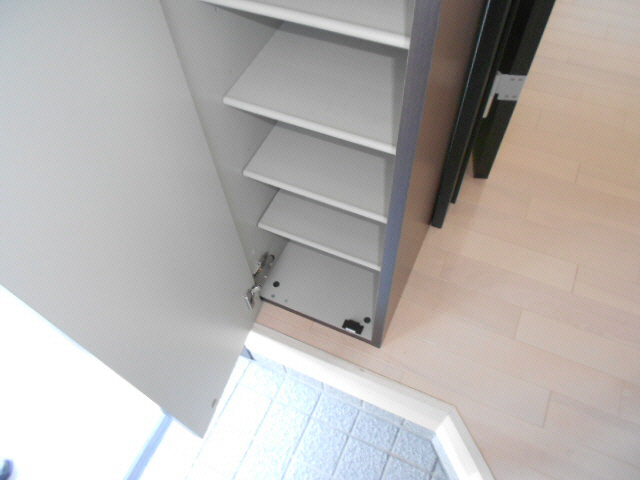 レラ・ＷＥＳＴの玄関