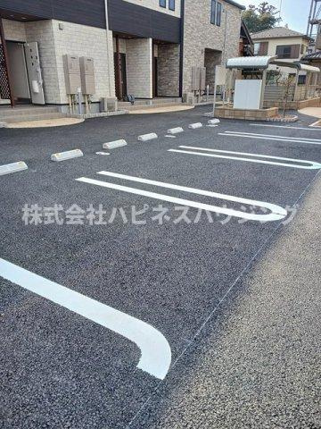 フェリーチェＢの駐車場
