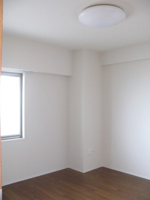 【居間・リビング】 | ライオンズ南千里佐竹台グランハート | 洋室約６．５畳　※前回募集時／２０１９年３月の写真