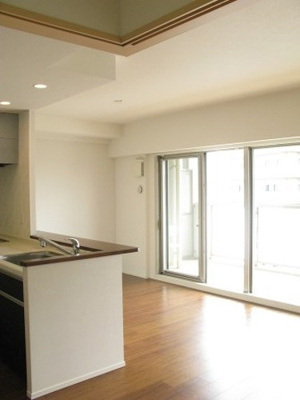 【居間・リビング】 | ライオンズ南千里佐竹台グランハート | ＬＤＫ約１６．４畳　※前回募集時／２０１９年３月の写真