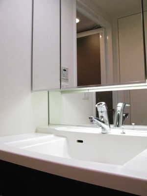【洗面所】 | ライオンズ南千里佐竹台グランハート | 洗面化粧台　※前回募集時／２０１９年３月の写真