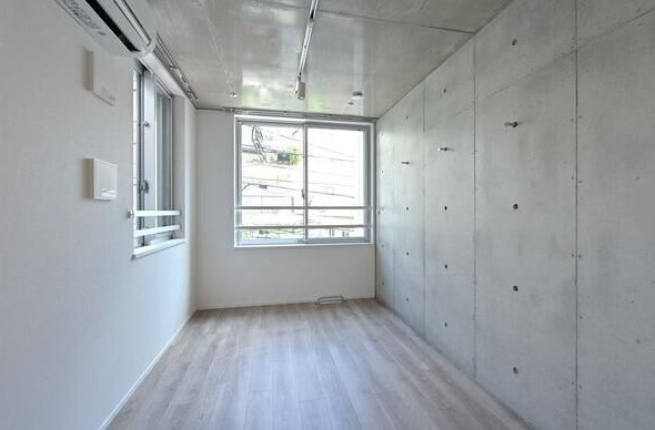 PRATIQUE KAGURAZAKA west