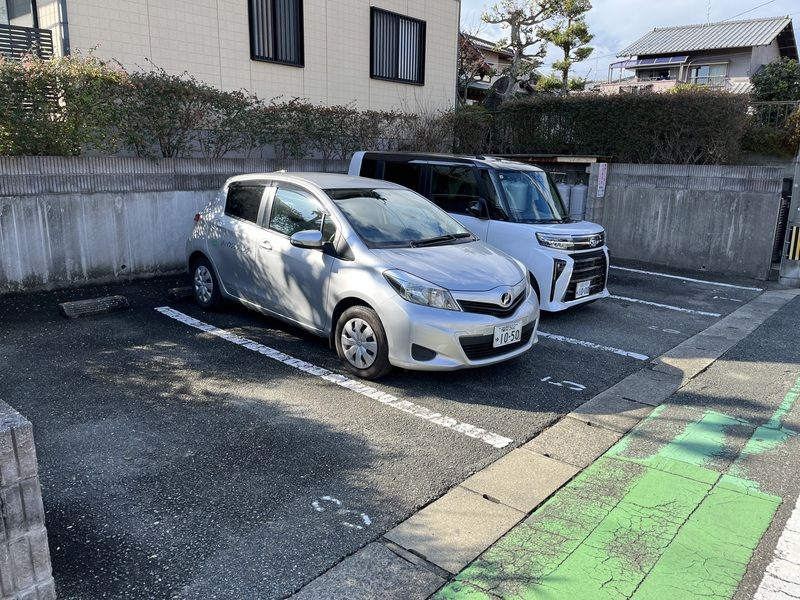 福岡市東区若宮３丁目のアパートの駐車場
