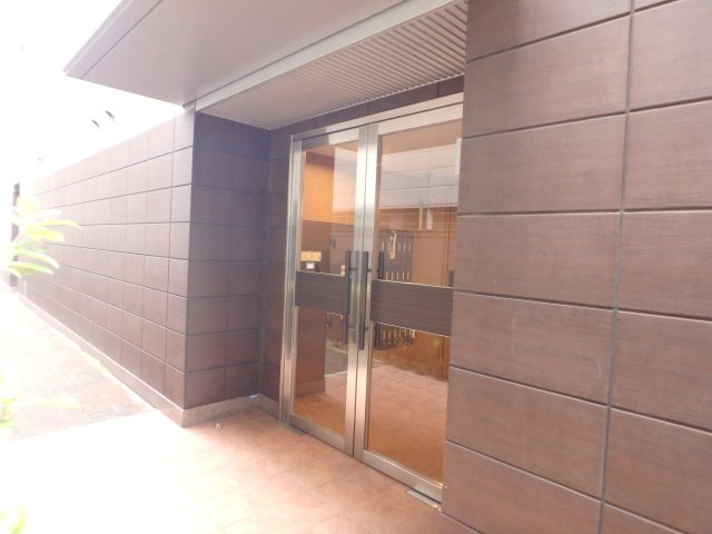 【エントランス】 | 西宮北口プライマリーワン | 落ち着いたエントランスです
