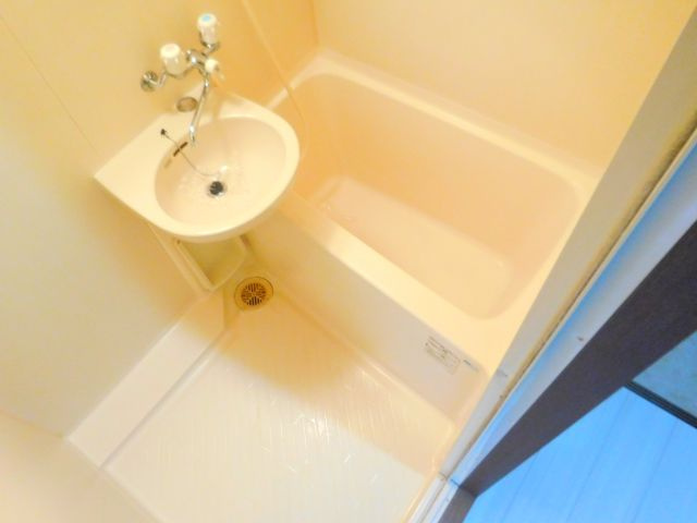 メゾン・リヴェールⅡの浴室