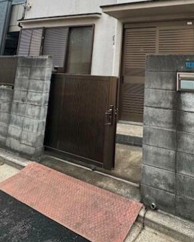 墨田3丁目戸建のエントランス
