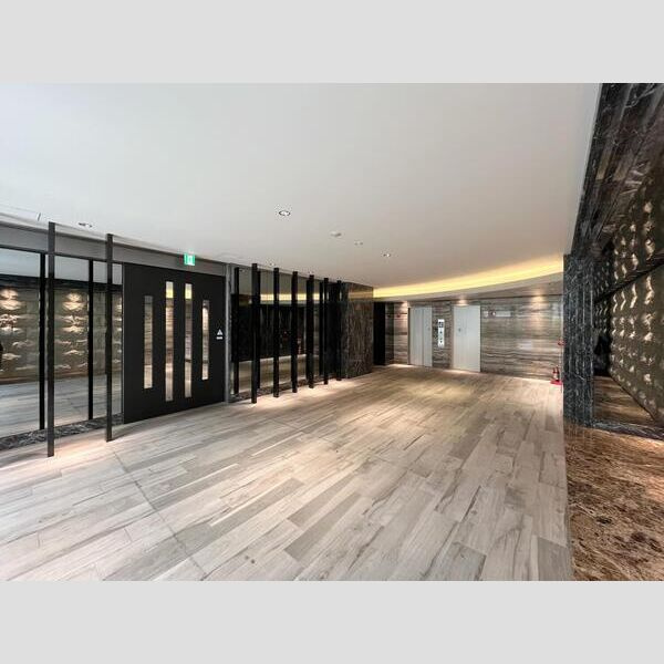 S-RESIDENCE新大阪WESTのロビー