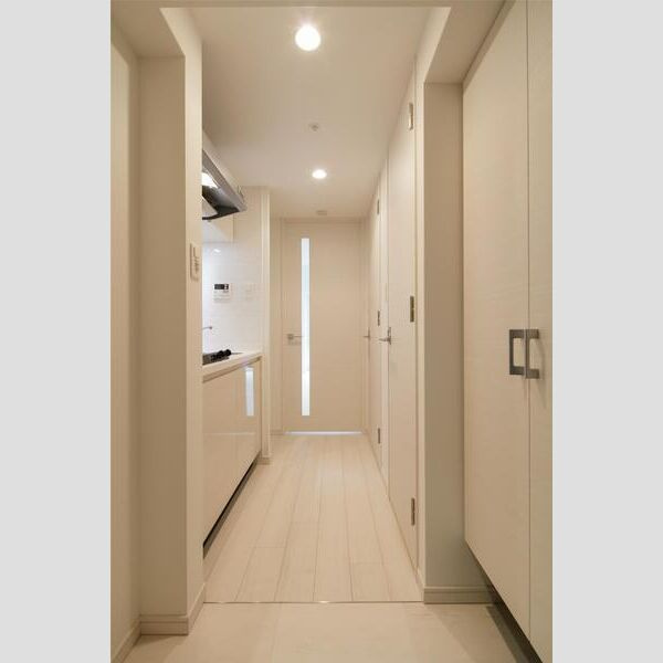 S-RESIDENCE新大阪WESTの玄関