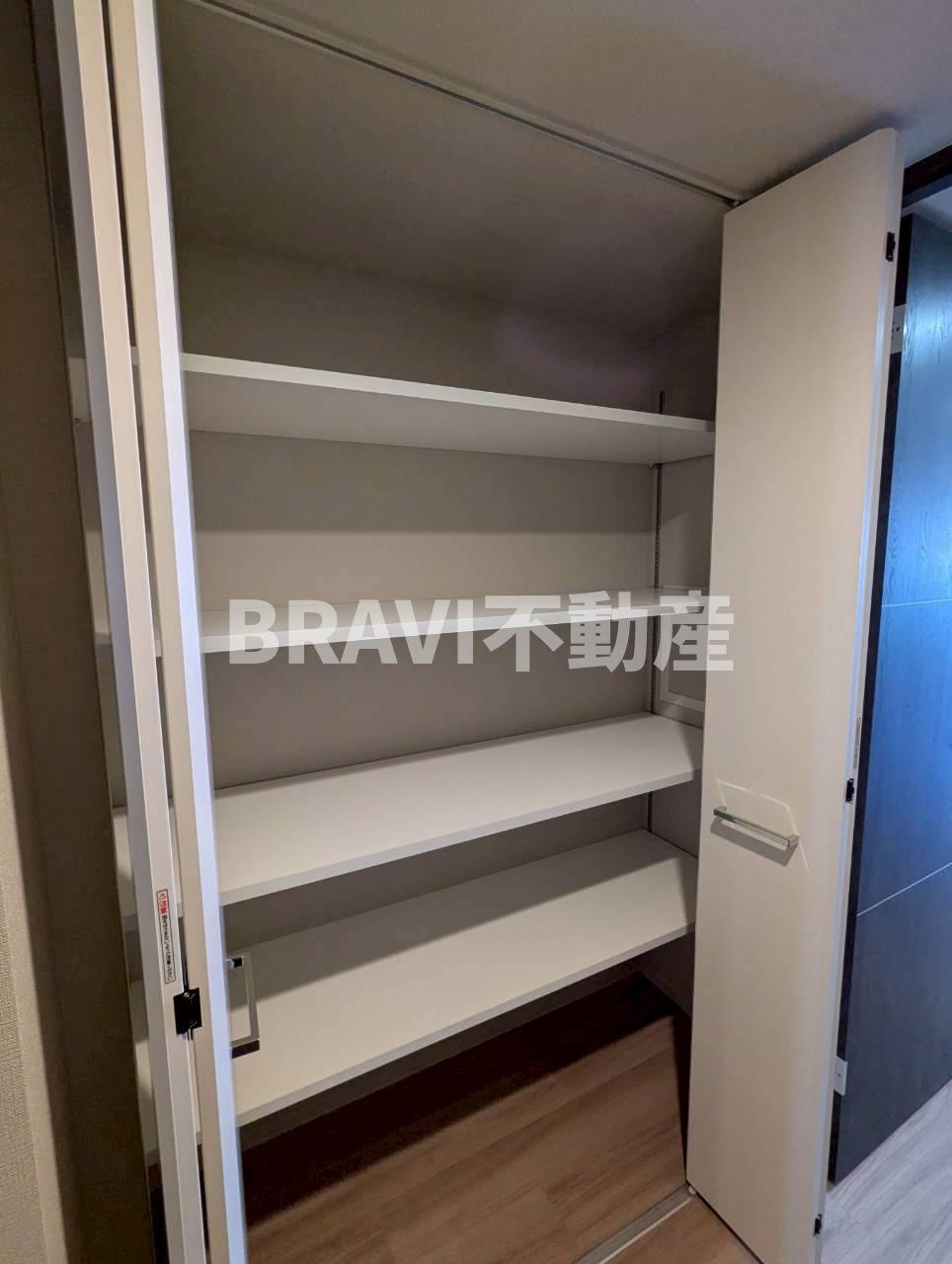 セイワパレス本町東 BRAVI不動産の収納
