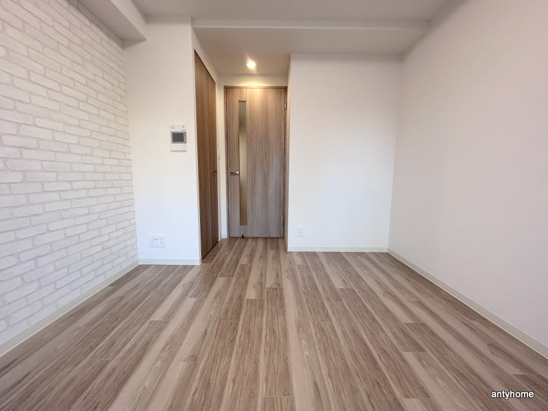 プレサンスドームシティ 仲介手数料無料の居間・リビング