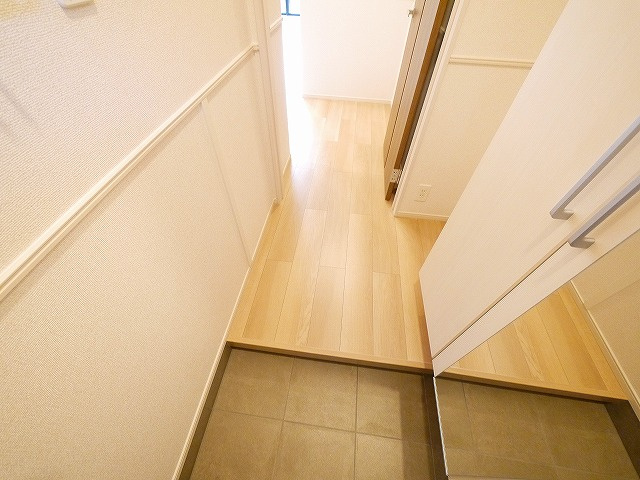 カーサ　セレノの玄関|収納もある玄関です