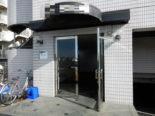 シャトー第一土山のエントランス