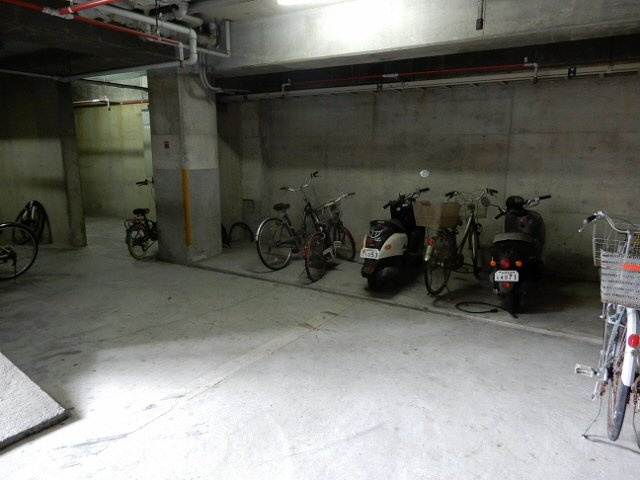 シャトー第一土山の駐車場