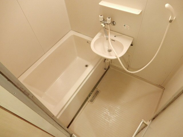 シャトー第一土山の浴室