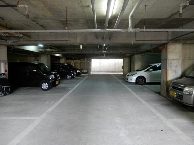 シャトー第一土山の駐車場