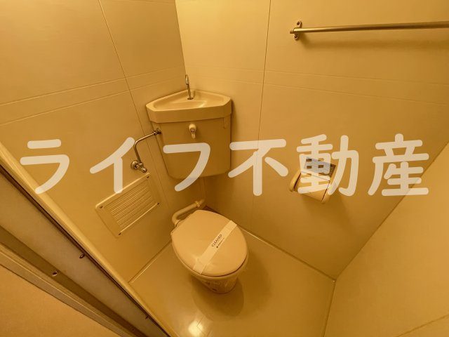 マジェスタ八戸ノ里のトイレ|ゆったりとした空間のトイレです