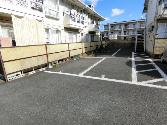 二階堂ハイツA棟の駐車場