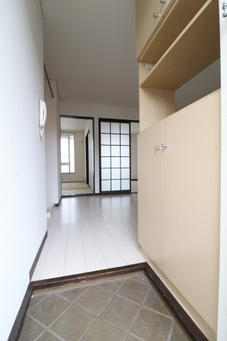 二階堂ハイツA棟の玄関