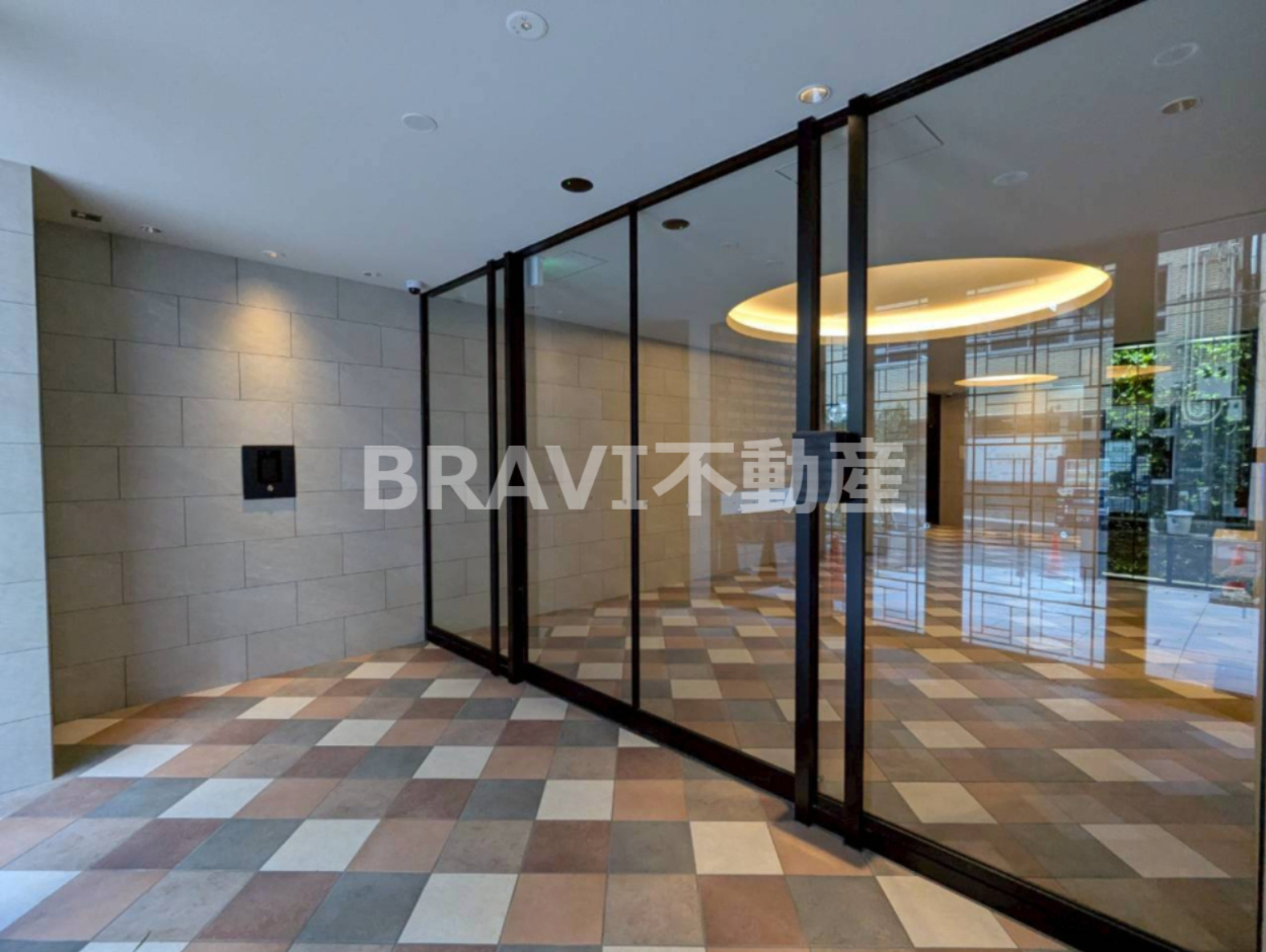 セイワパレス本町東 BRAVI不動産のエントランス