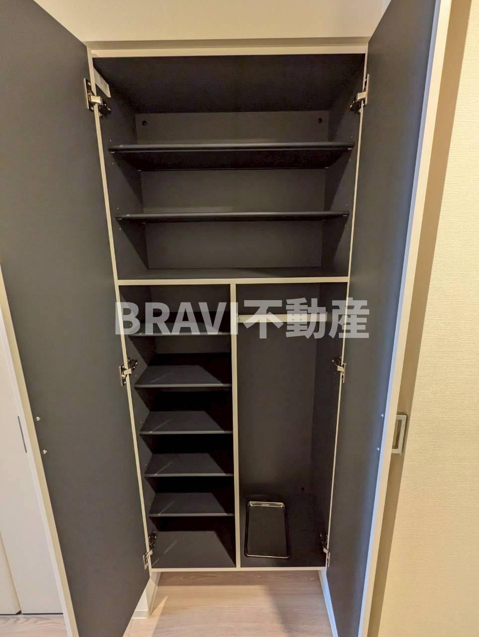 セイワパレス本町東 BRAVI不動産の玄関