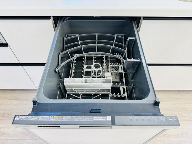 八王子市　南陽台　中古戸建てのキッチン|～食洗機付き　食事後の食器洗いはお任せ、家族でゆっくりとくつろげます～