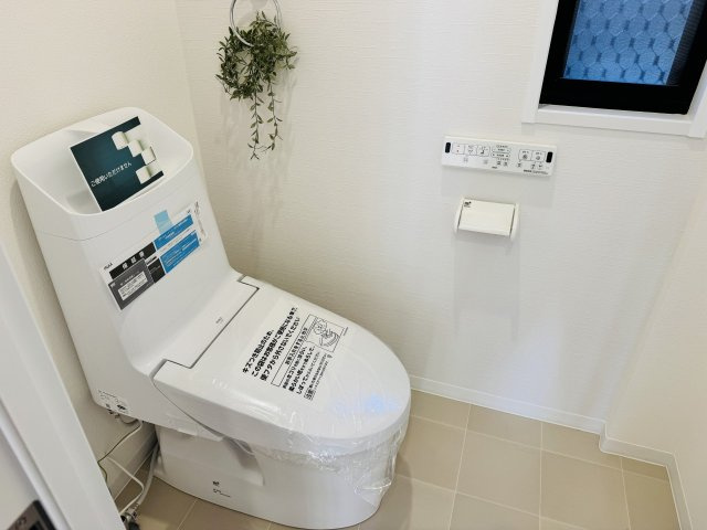 八王子市　南陽台　中古戸建てのトイレ|～新規交換済、暖房温水洗浄機能付きトイレ　冬場は特に嬉しい機能ですね～