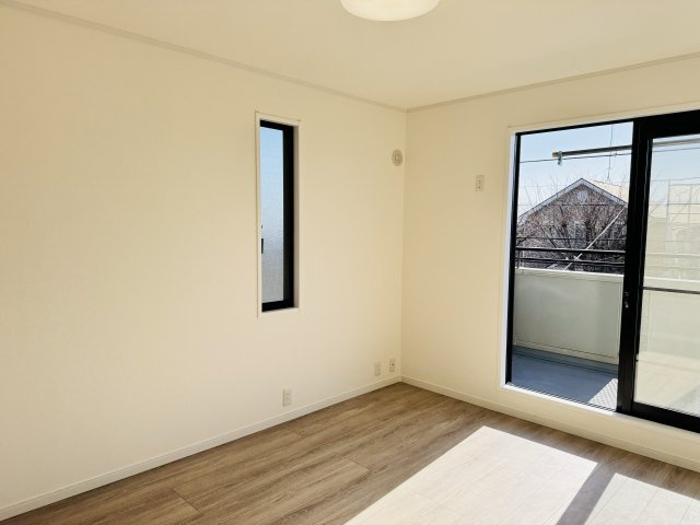 八王子市　南陽台　中古戸建ての子供部屋|～2階バルコニーに面している6.0帖の洋室です～