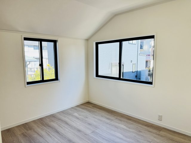 八王子市　南陽台　中古戸建ての洋室|～2階6.0帖の洋室　2面採光で明るく風通しの良いお部屋です～