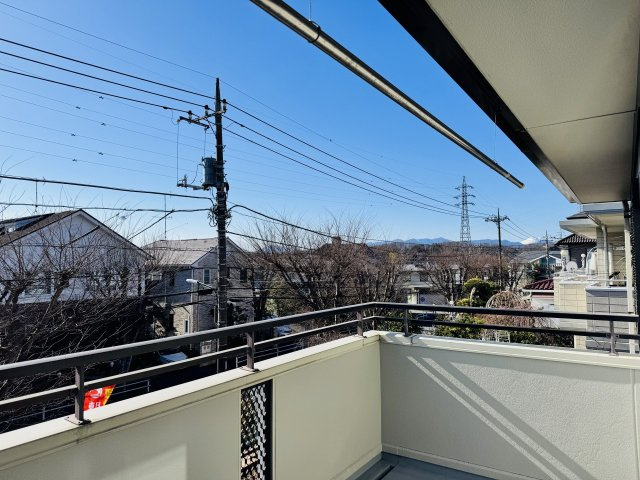八王子市　南陽台　中古戸建てのバルコニー|～陽当たりの良いバルコニー　洗濯物がよく乾きやすそうです～