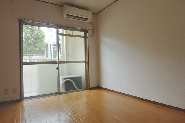 サニーハイツ の居間・リビング|※全て別号室（１LDK）のお写真。内装等参考にしてください。