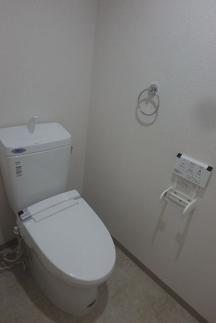 サニーハイツ のトイレ|※全て別号室（１LDK）のお写真。内装等参考にしてください。