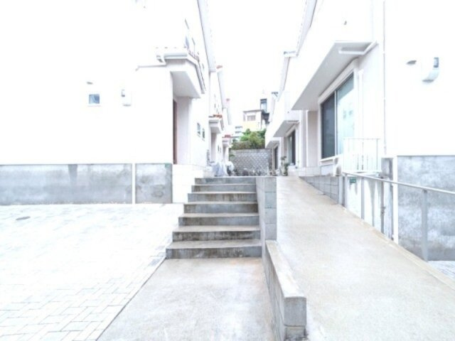 福岡市早良区西新５丁目のアパートのロビー