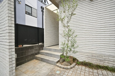 【エントランス】 | 新宿７丁目戸建て