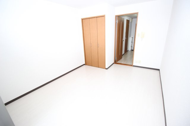 レイーナ深草の居間・リビング