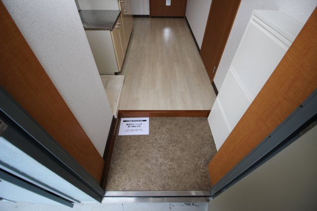 レイーナ深草の玄関