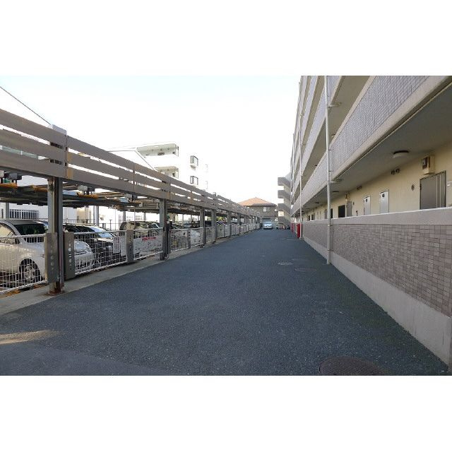 盛大パレスの駐車場