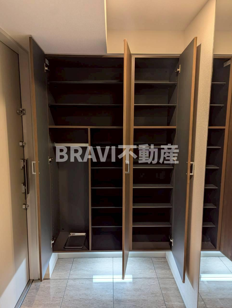 セイワパレス本町東 BRAVI不動産の玄関