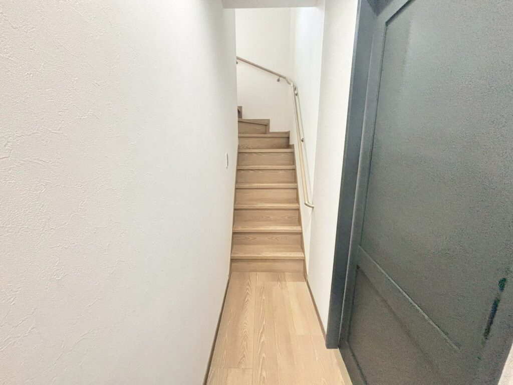 【No.7565】卯垣3丁目/新築戸建/3LDKの内装|階段