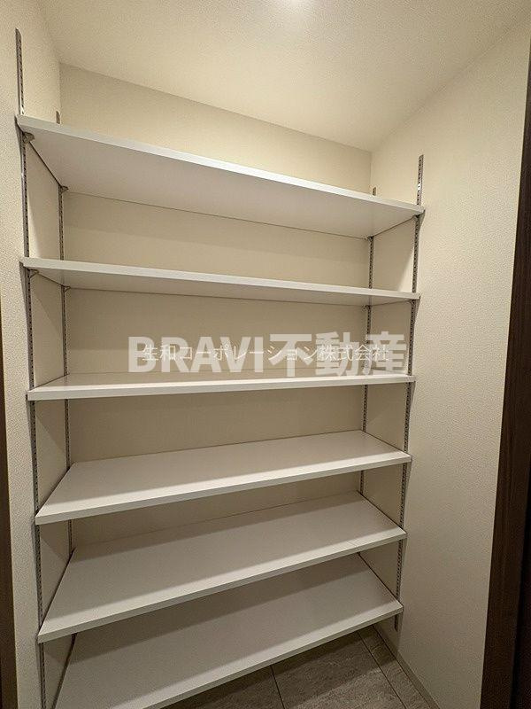 セイワパレス本町東 BRAVI不動産の収納
