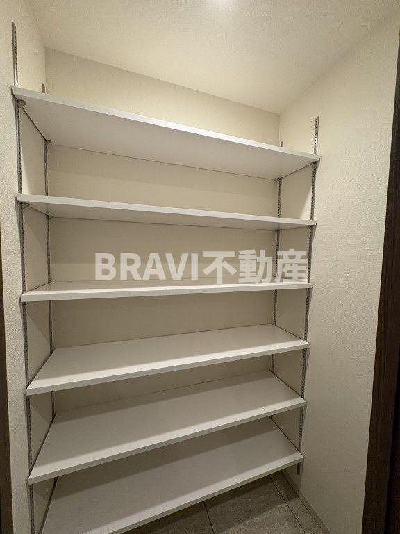 セイワパレス本町東 BRAVI不動産の収納