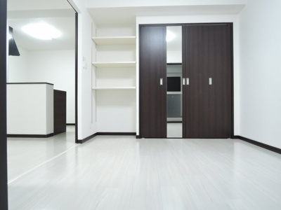 【寝室】 | ハートフルプリムラ | 広くて明るい寝室