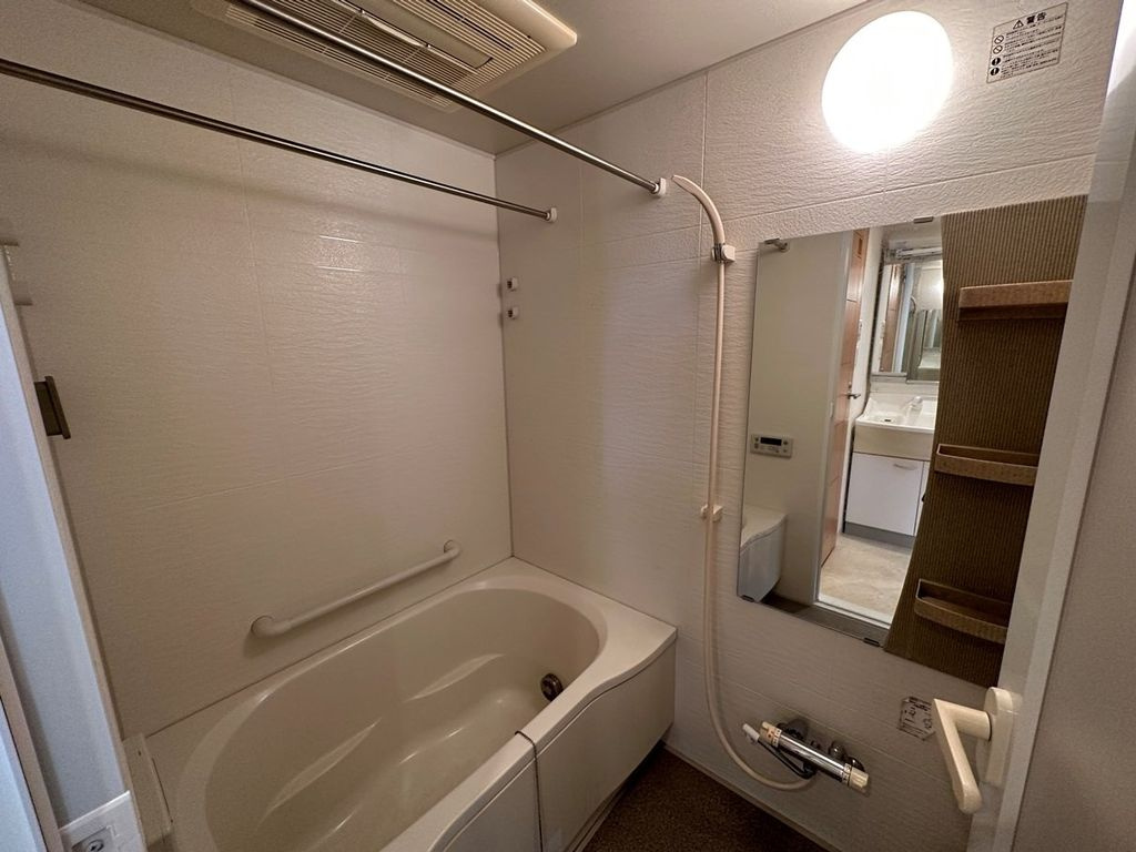 ドミールタケダ・船戸町の浴室