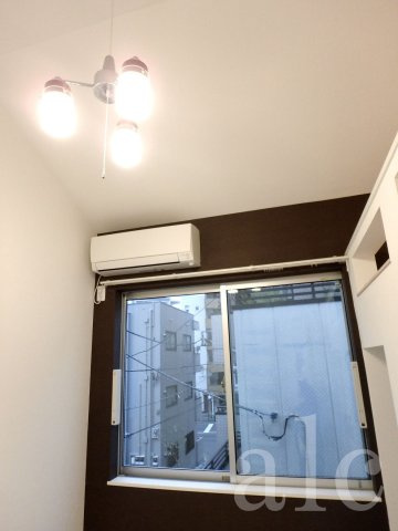 ル・メゾン中野新橋の設備|室内干し設備があります。オシャレな照明付き　　同シリーズ別物件　敷金０礼金0