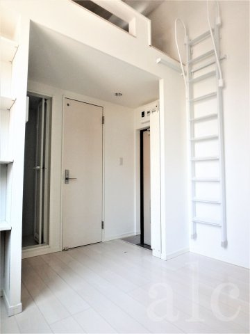 ル・メゾン中野新橋の居間・リビング|白を基調とした清潔感のある居室です。　同シリーズ別物件　敷金０礼金0