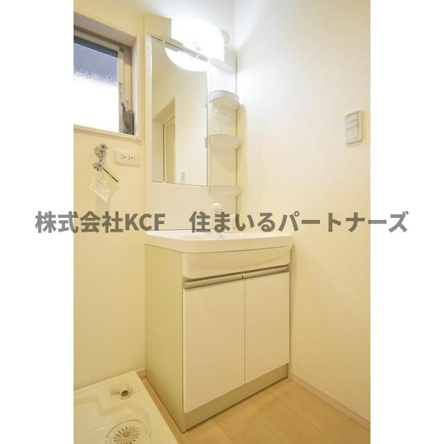 R-BOX津福IIIの独立洗面台|独立洗面台、小物を置くことができて便利です