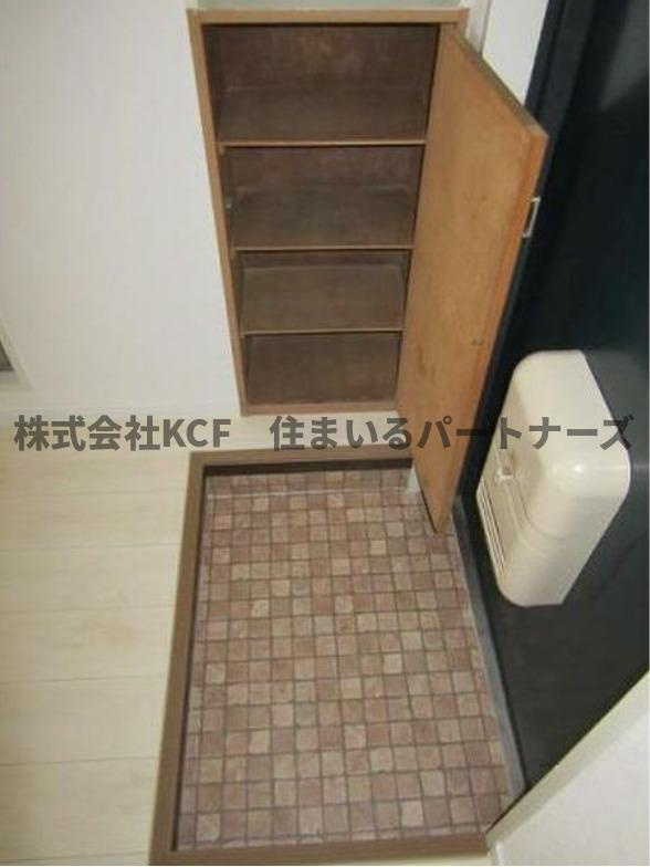 グリーンパークゆのそC棟の玄関|収納もある玄関です