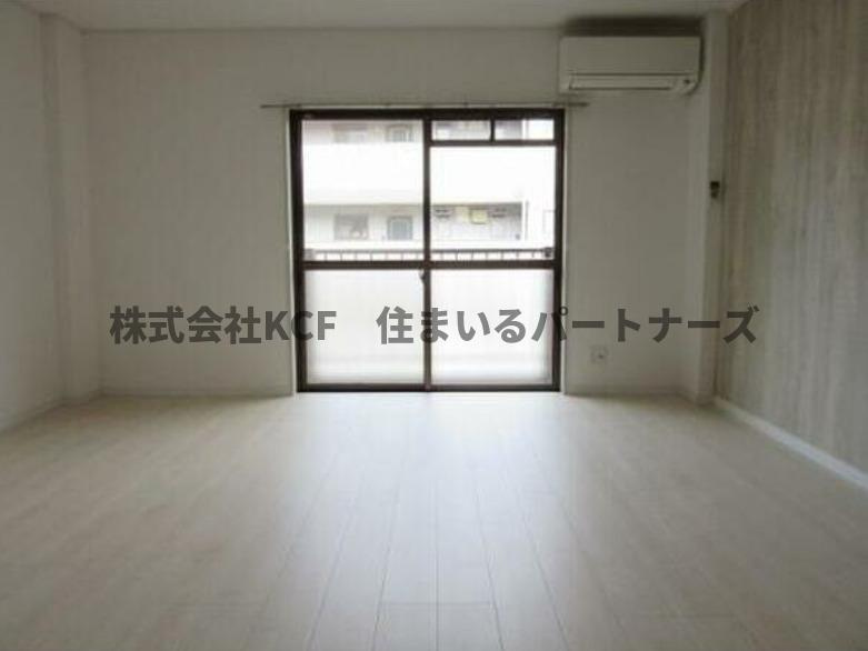 グリーンパークゆのそC棟の居間・リビング|使いやすい居間です