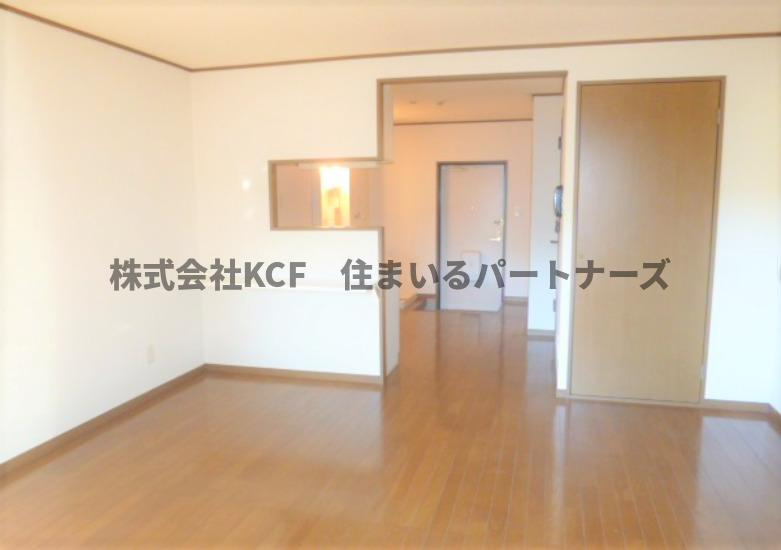 シャルムⅠの寝室|こちらのリビングで趣味の時間をお楽しみください