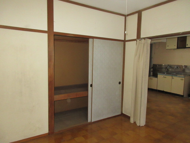 石田ハイツの洋室