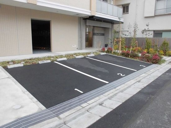 シャルム亀戸の駐車場